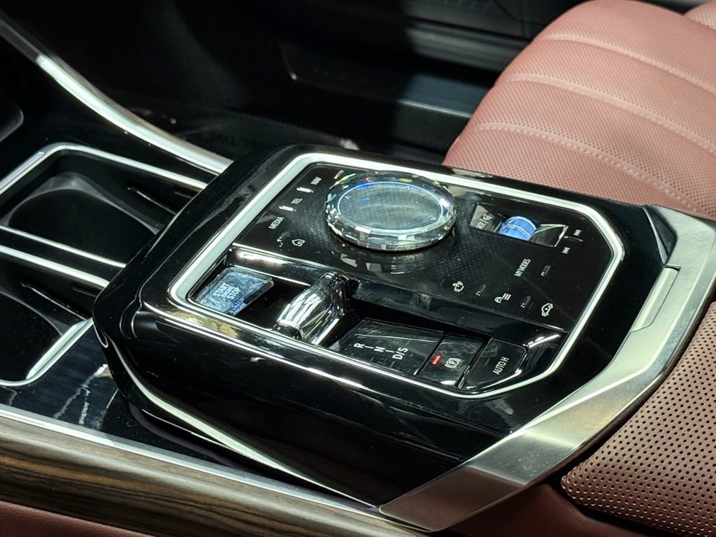 Used 2023 BMW 760i xDrive image 18