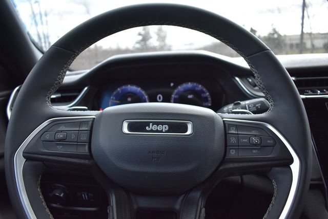Used 2024 Jeep Grand Cherokee Altitude AWD/4WD image 17