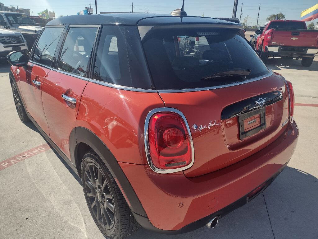 Used 2019 MINI Cooper 4-Door Hardtop w/ Storage Package image 5