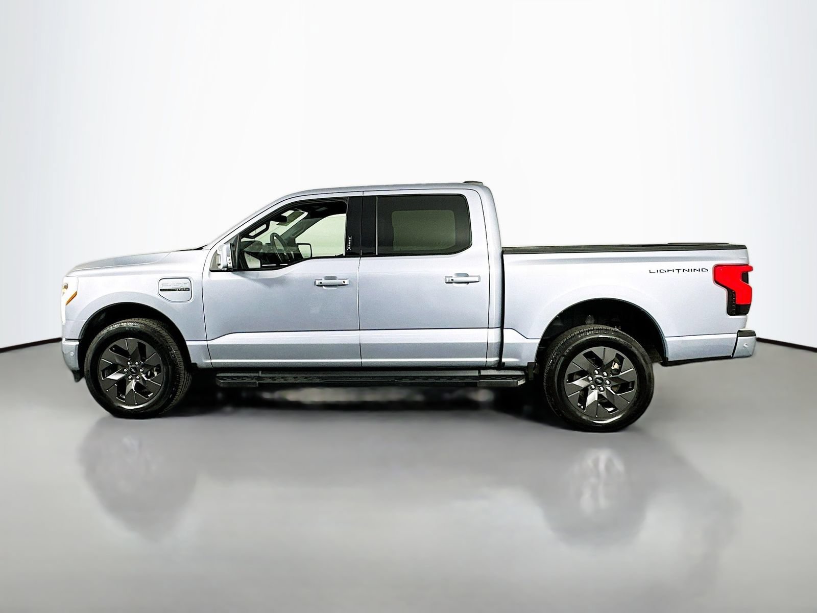 Used 2022 Ford F150 Lightning Lariat AWD/4WD image 4