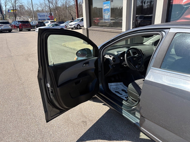 Used 2013 Chevrolet Sonic LT image 9