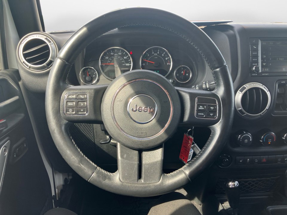 Used 2017 Jeep Wrangler Unlimited Sahara w/ Connectivity Group image 13