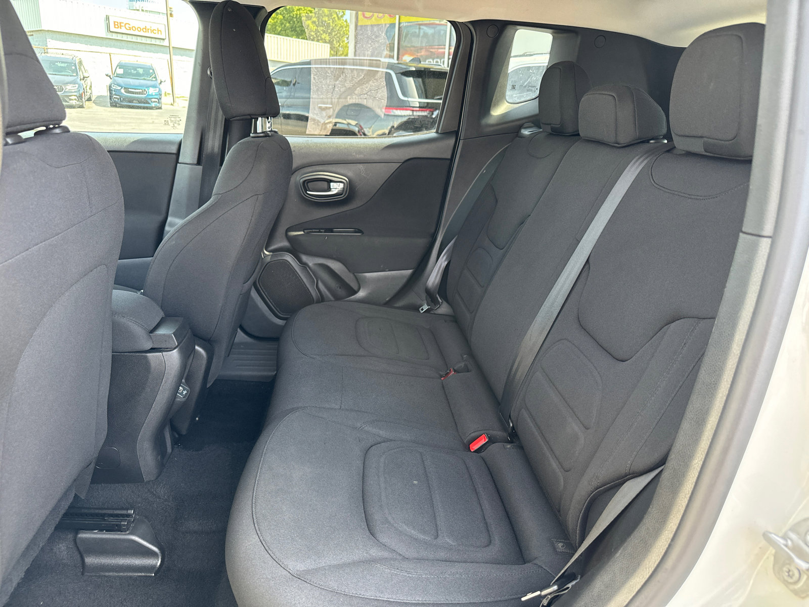 Used 2020 Jeep Renegade Latitude image 6