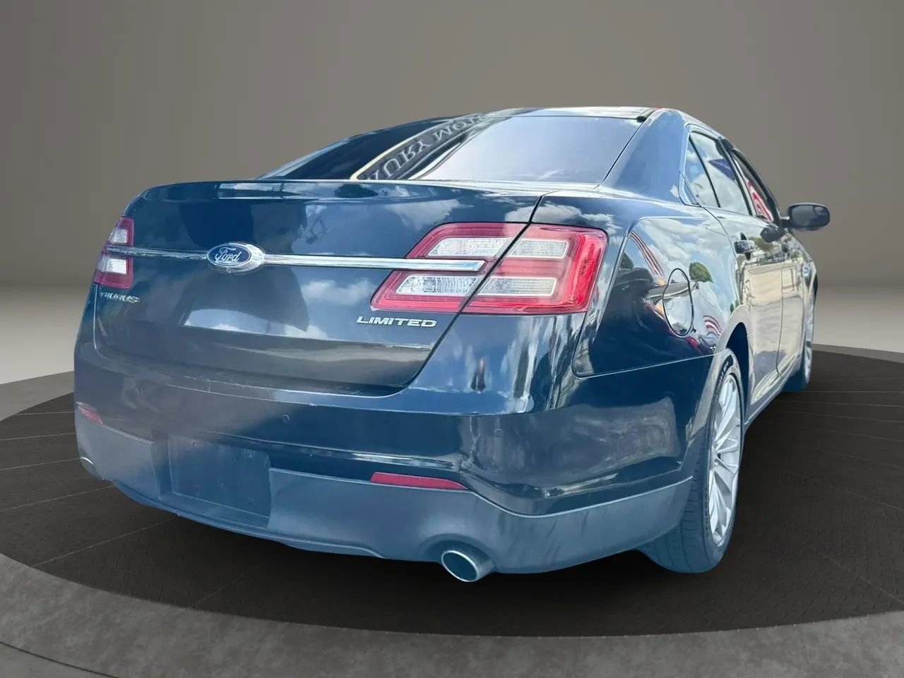 Used 2015 Ford Taurus Limited FWD image 11