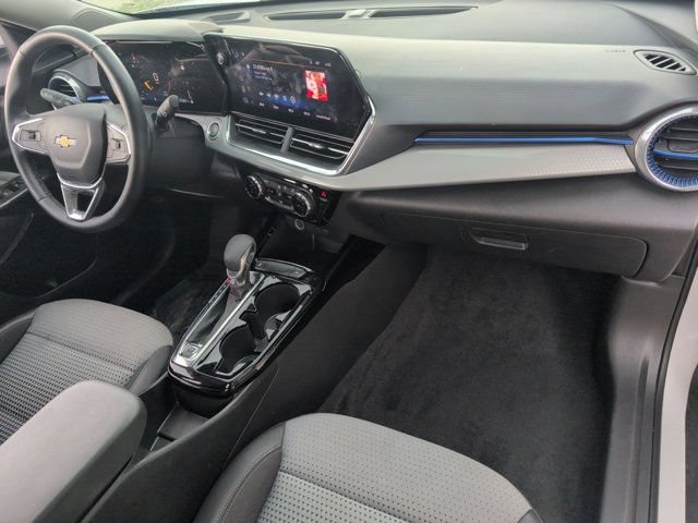 Used 2025 Chevrolet Trax LT w/ LT Convenience Package FWD image 31
