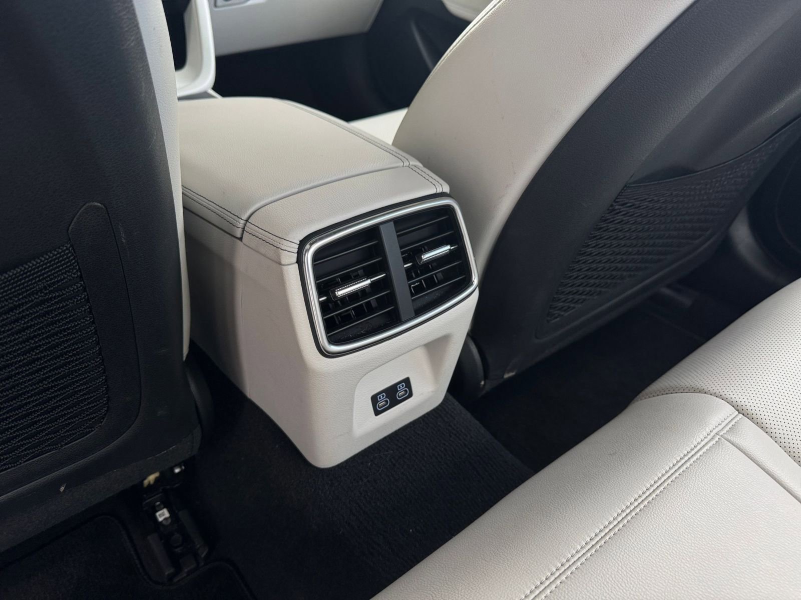 Used 2025 Genesis G70 2.5T image 24