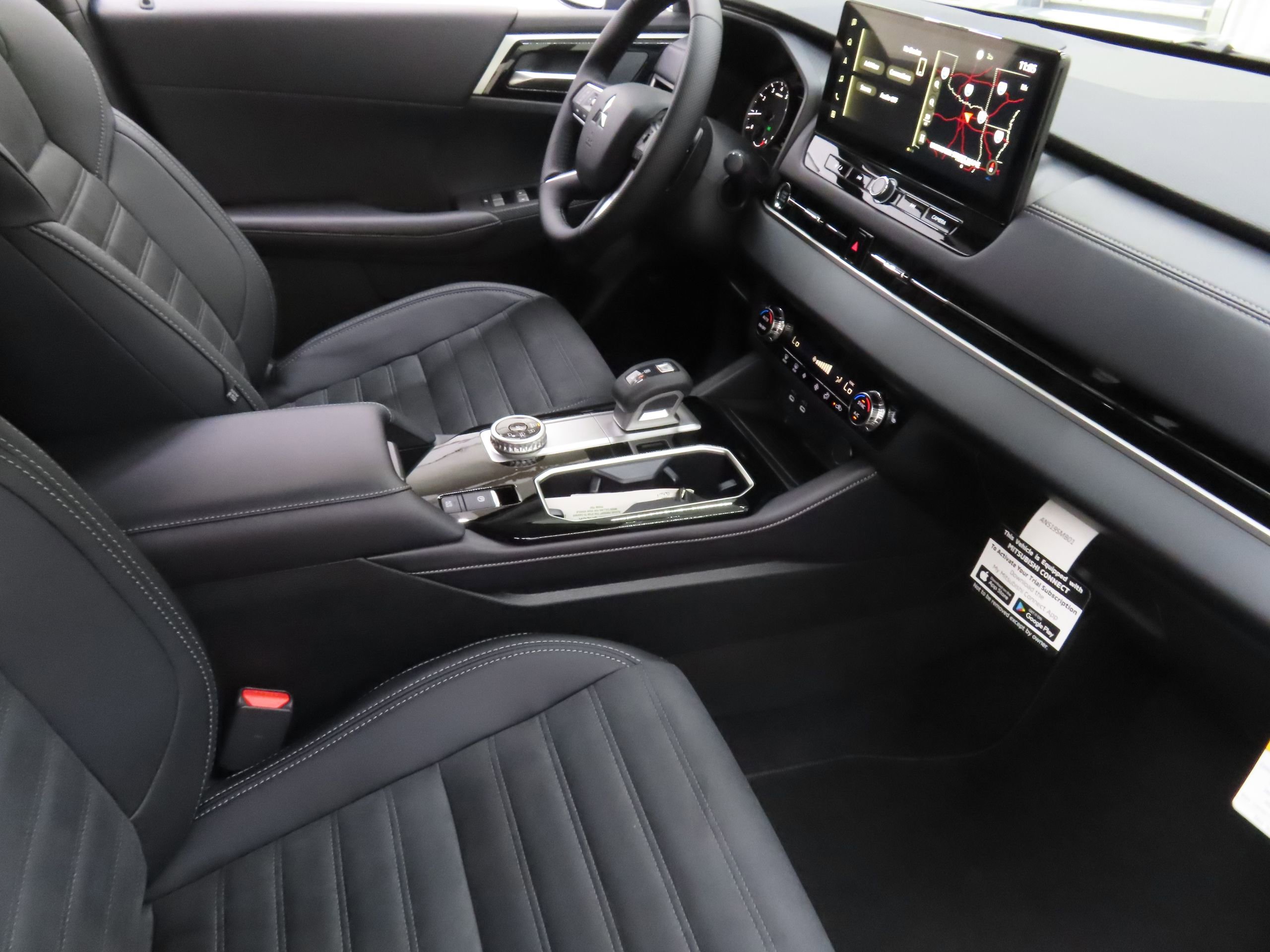 New 2025 Mitsubishi Outlander SE image 24