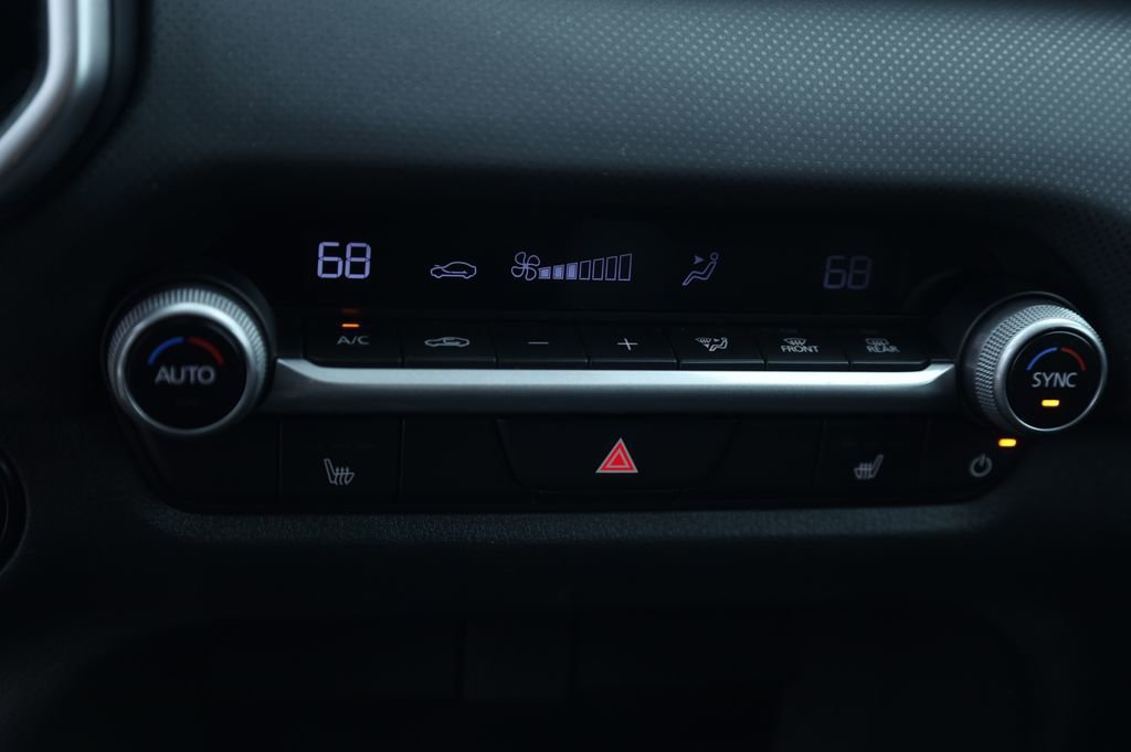 Used 2025 MAZDA CX-50 AWD 2.5 S w/ Premium Package image 27