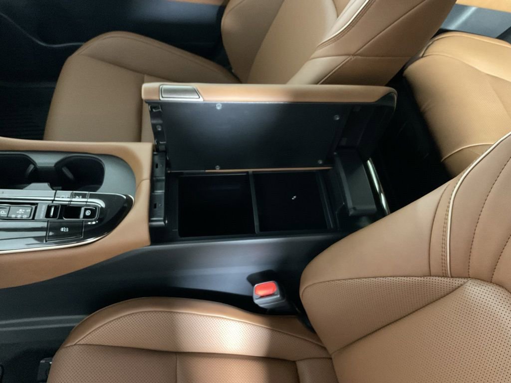 New 2025 Toyota Crown Signia image 30