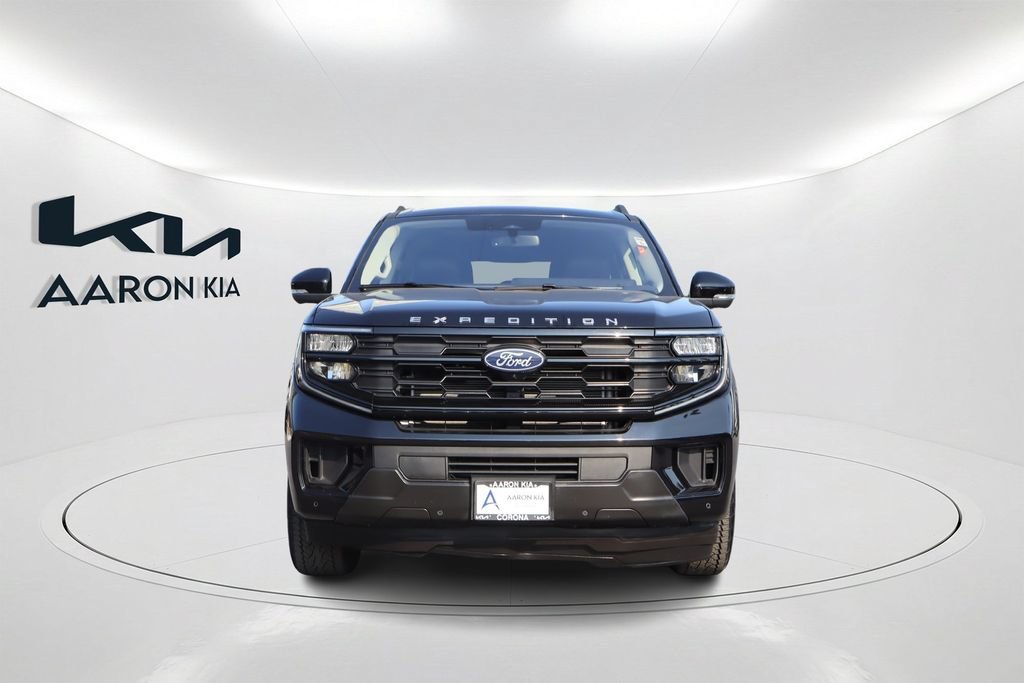 Used 2025 Ford Expedition Max Active AWD/4WD image 2