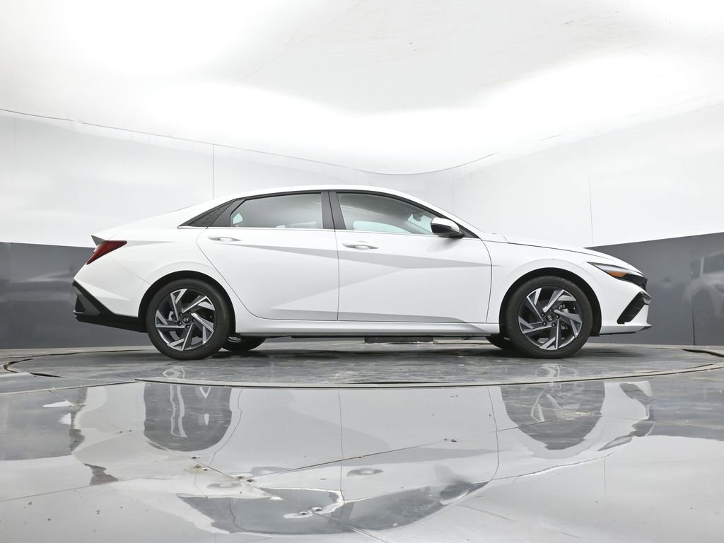 New 2026 Hyundai Elantra Limited FWD image 14