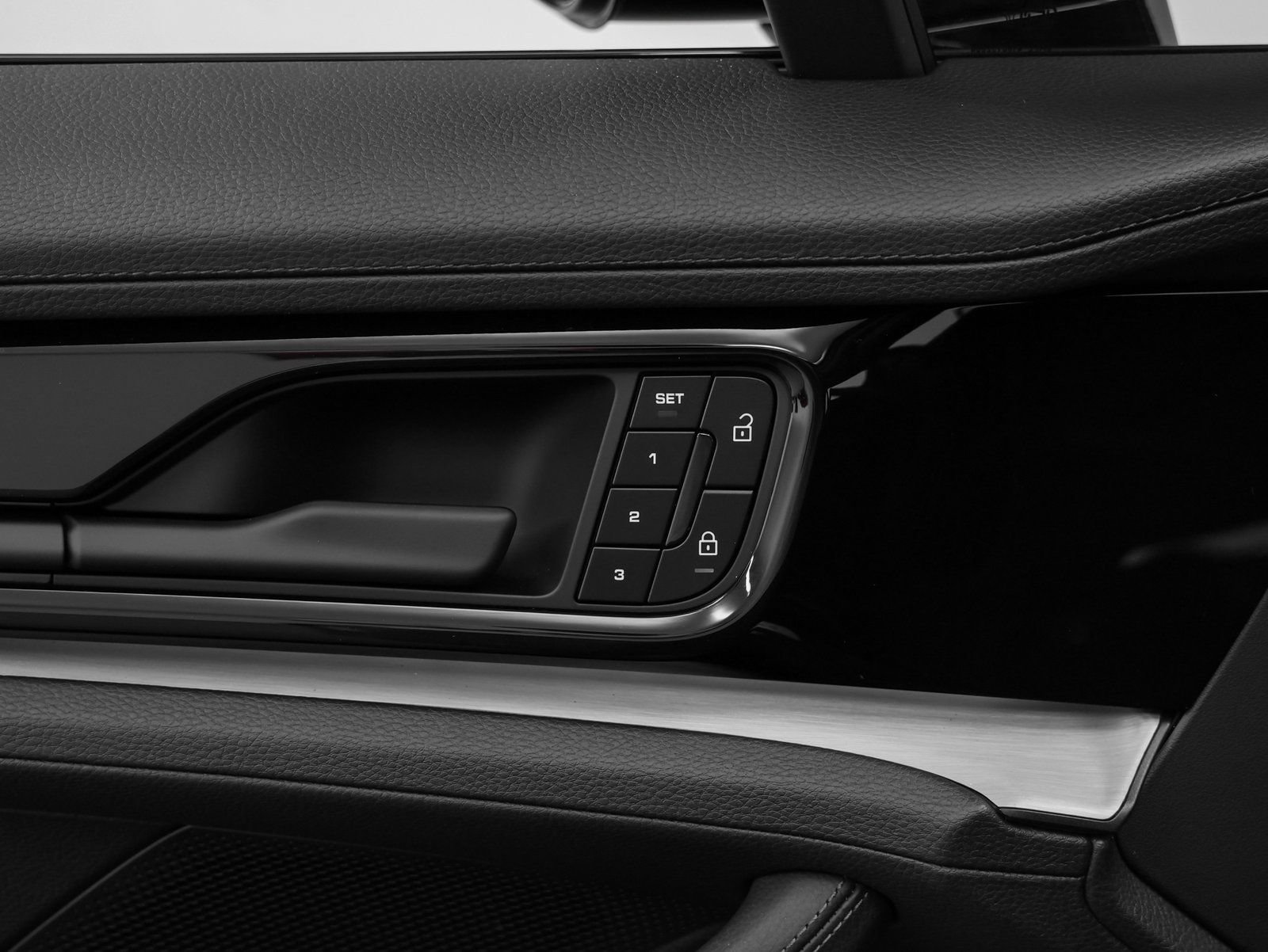 Certified 2025 Porsche Panamera 4 AWD/4WD image 26