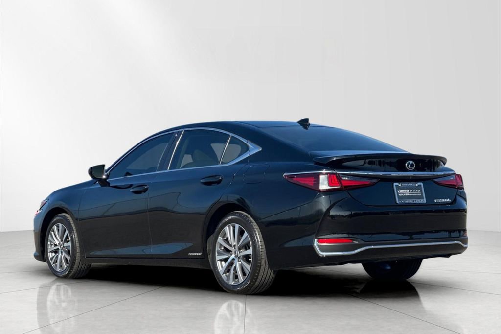 Certified 2020 Lexus ES 300h w/ Premium Package image 4