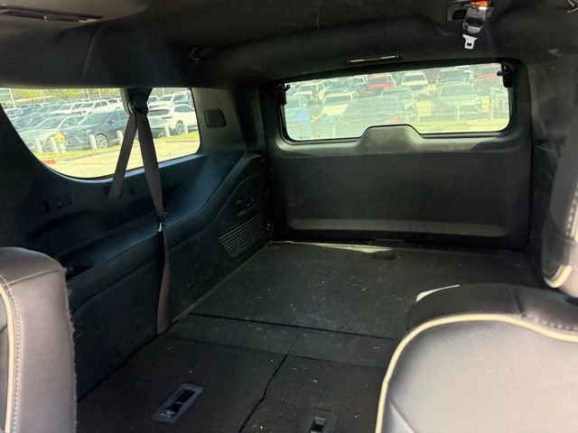 Used 2022 GMC Yukon XL SLT w/ SLT Premium Package image 8