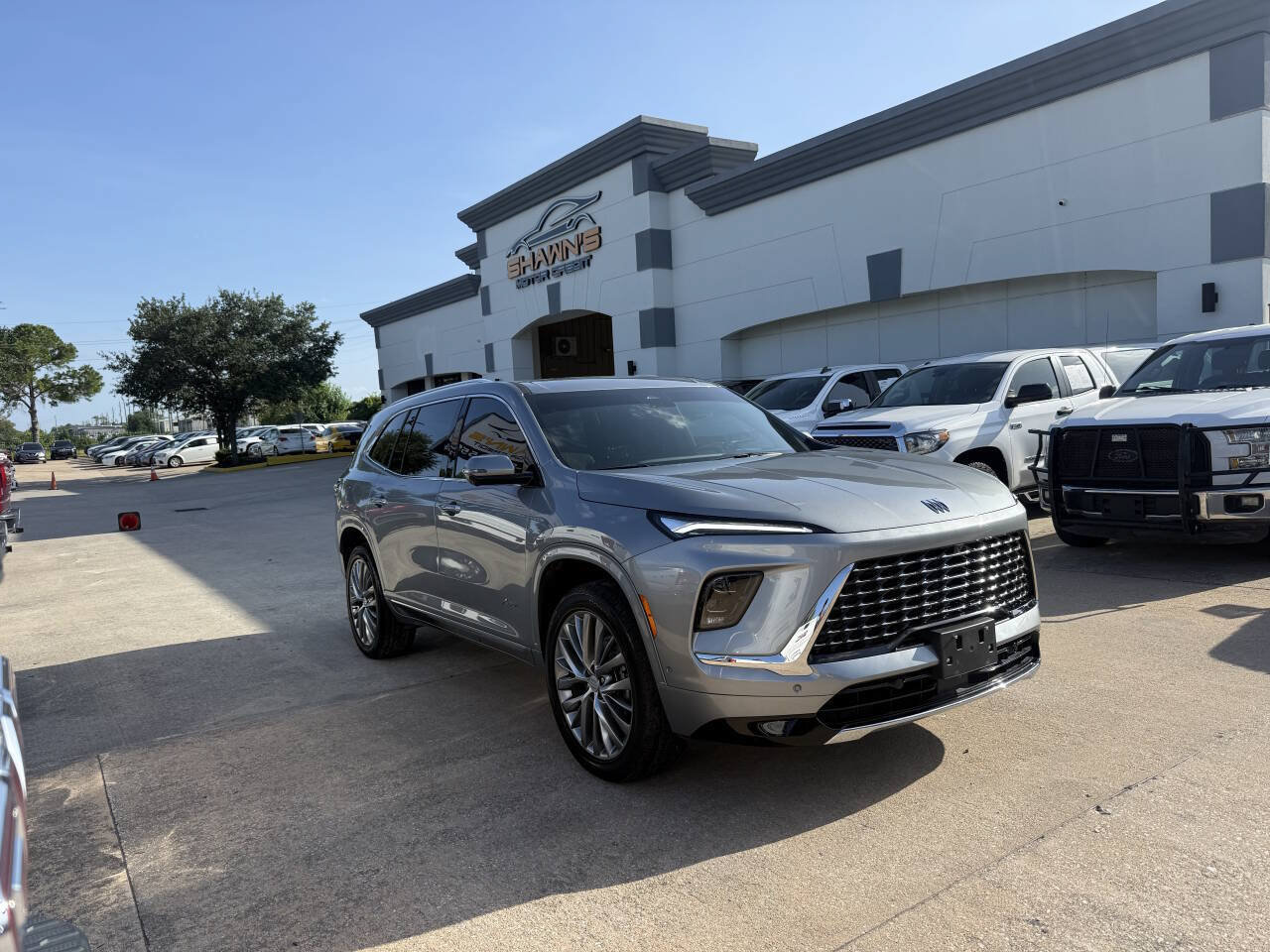 Used 2025 Buick Enclave Avenir w/ Super Cruise Package FWD image 2