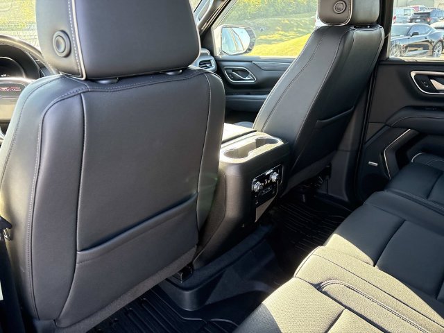 Used 2022 GMC Yukon SLT w/ SLT Luxury Package AWD/4WD image 17