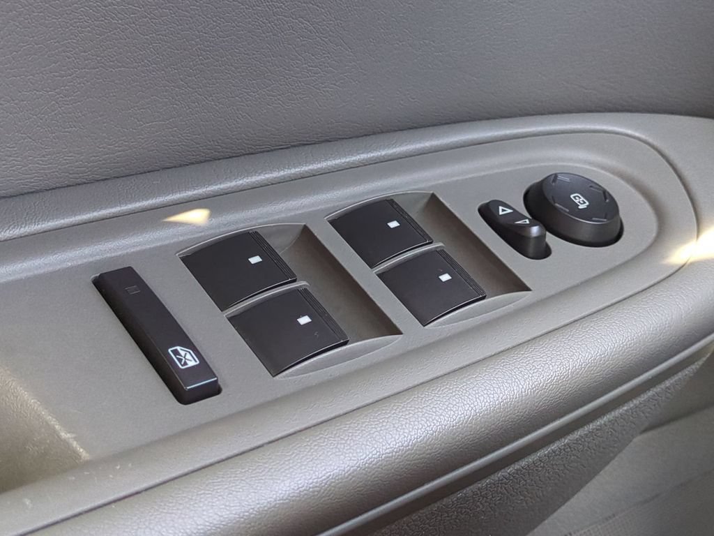 Used 2015 Chevrolet Traverse LT FWD image 22