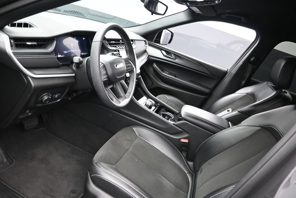 Used 2023 Jeep Grand Cherokee L Laredo RWD image 19