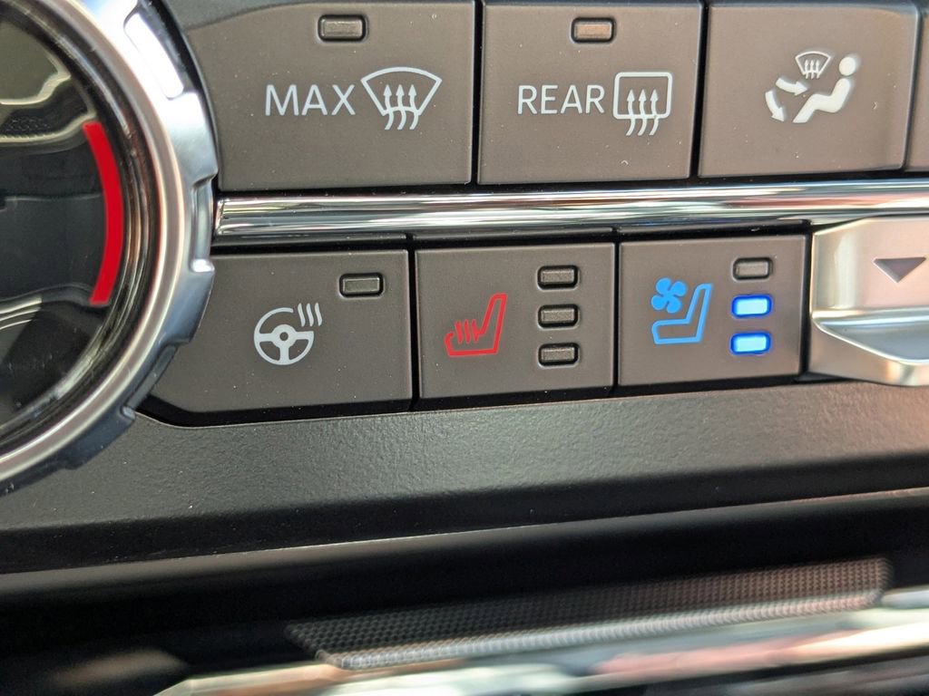 New 2026 Ford F250 Lariat w/ Black Appearance Package image 25