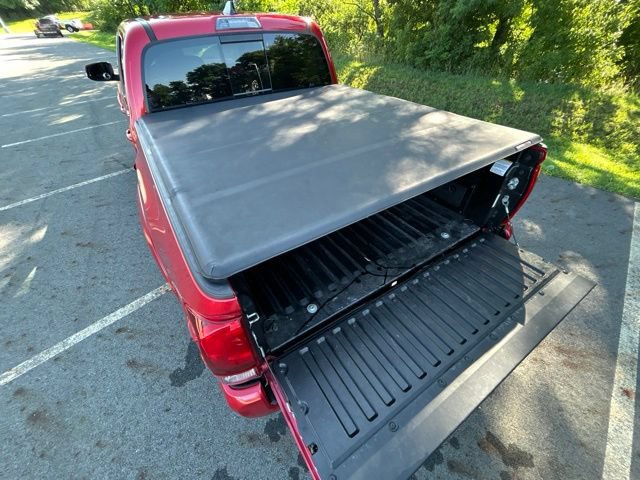 Certified 2022 Toyota Tacoma SR5 w/ Technology Package AWD/4WD image 35