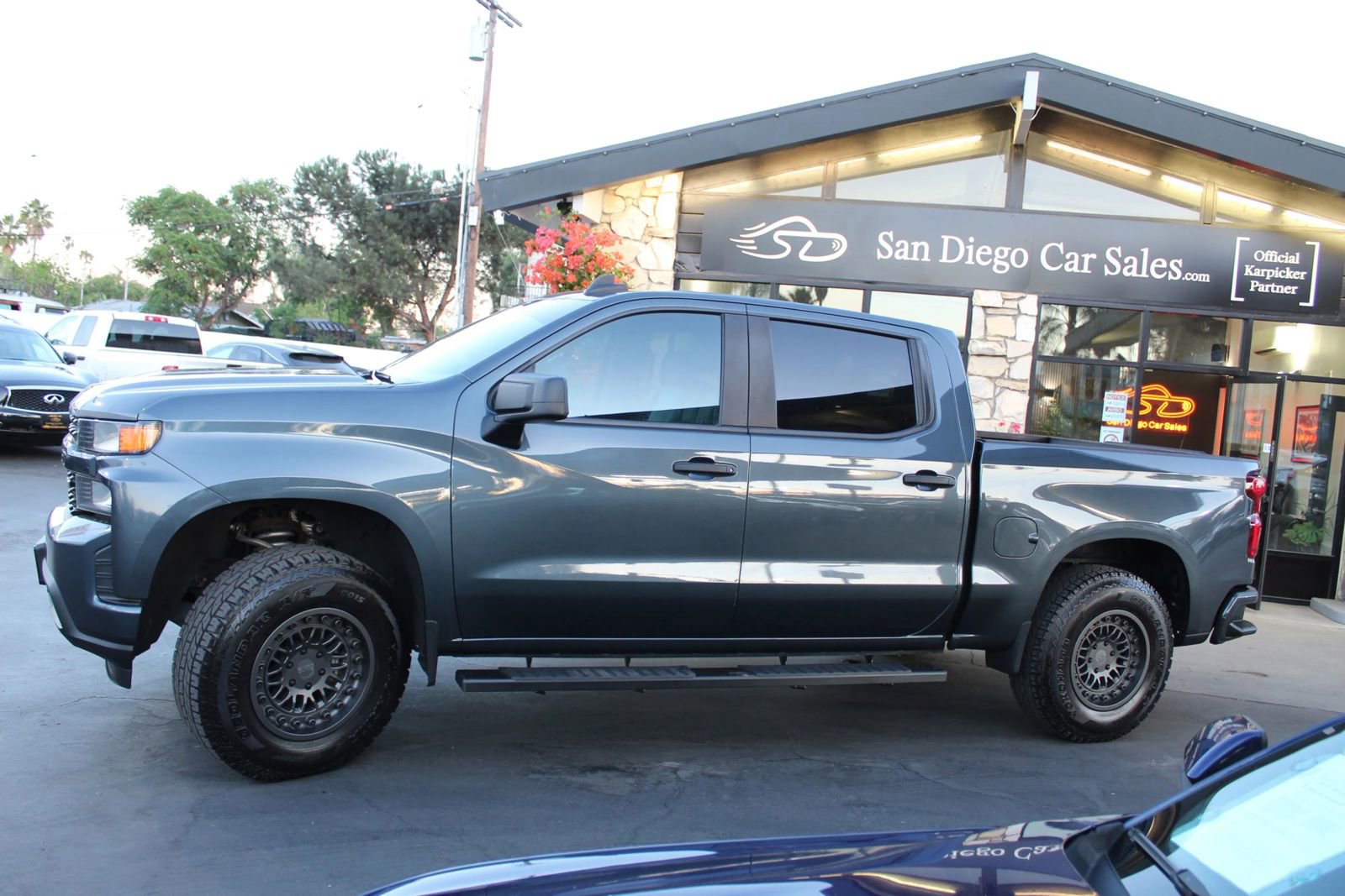 Used 2020 Chevrolet Silverado 1500 Custom w/ Custom Value Package image 2