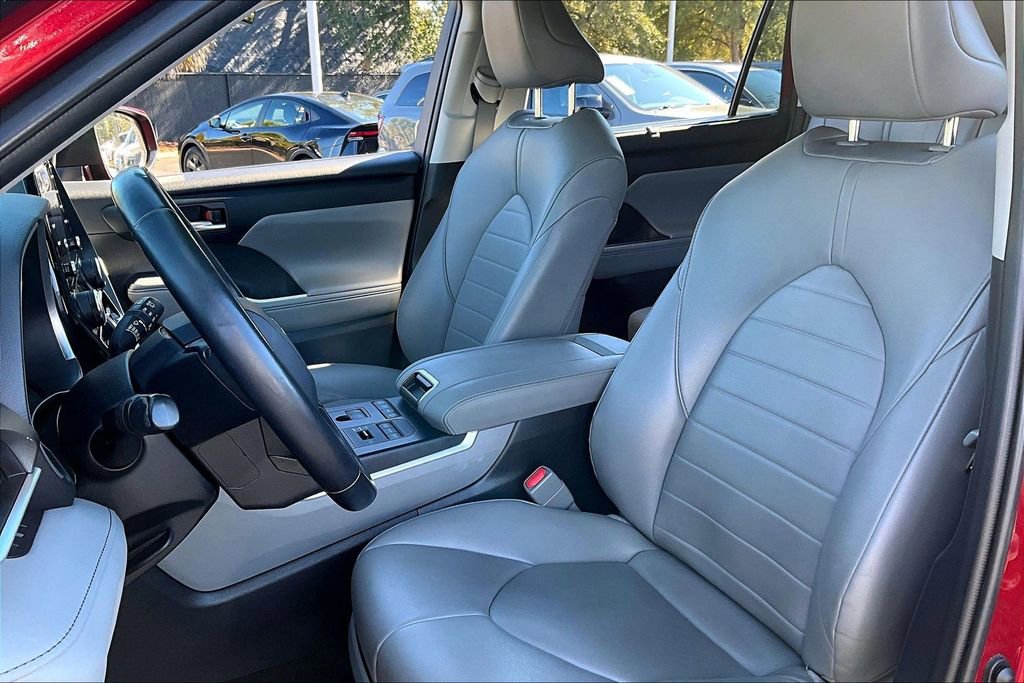 Used 2021 Toyota Highlander XLE image 20