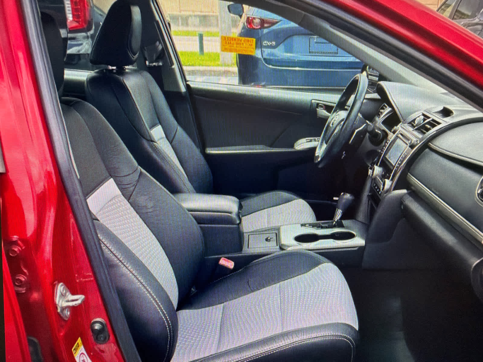 Used 2014 Toyota Camry SE FWD image 12