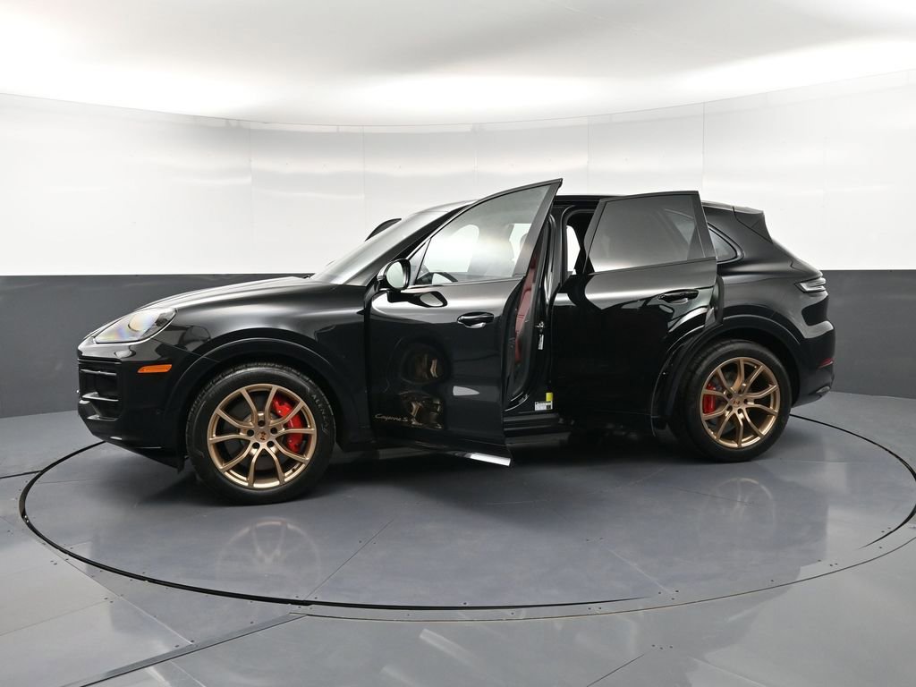 Certified 2025 Porsche Cayenne S AWD/4WD image 38