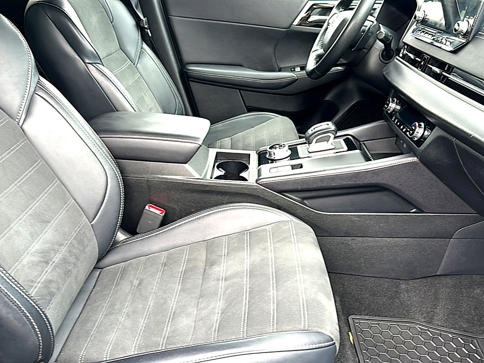 Used 2024 Mitsubishi Outlander SE FWD image 24