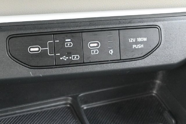 Used 2025 Kia Carnival EX FWD image 25
