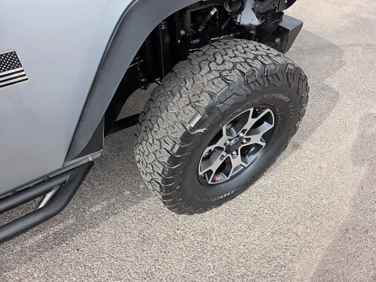 Used 2018 Jeep Wrangler Unlimited Sahara w/ Connectivity Group AWD/4WD image 35