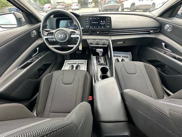 Certified 2024 Hyundai Elantra SE FWD image 17