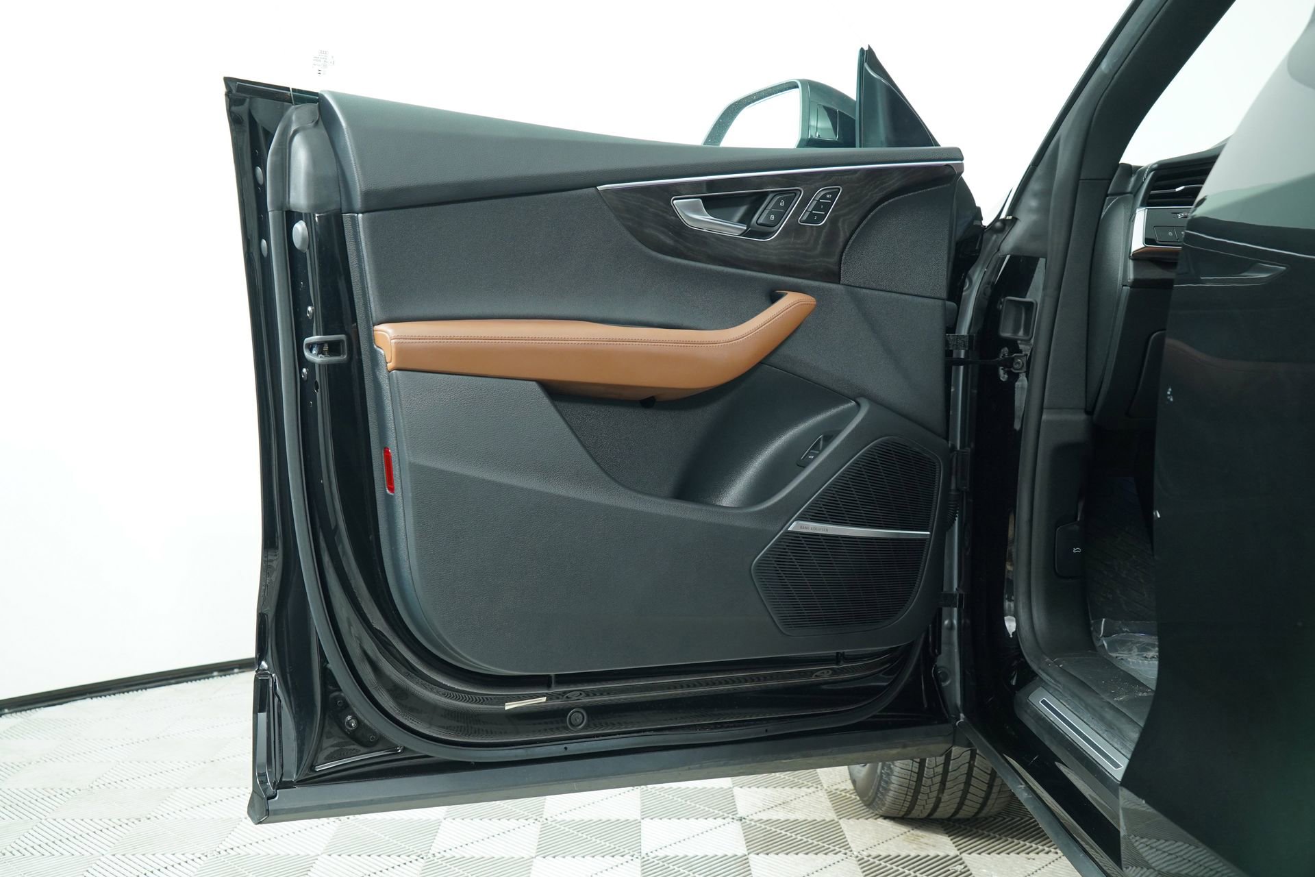 Certified 2023 Audi Q8 Premium Plus image 24