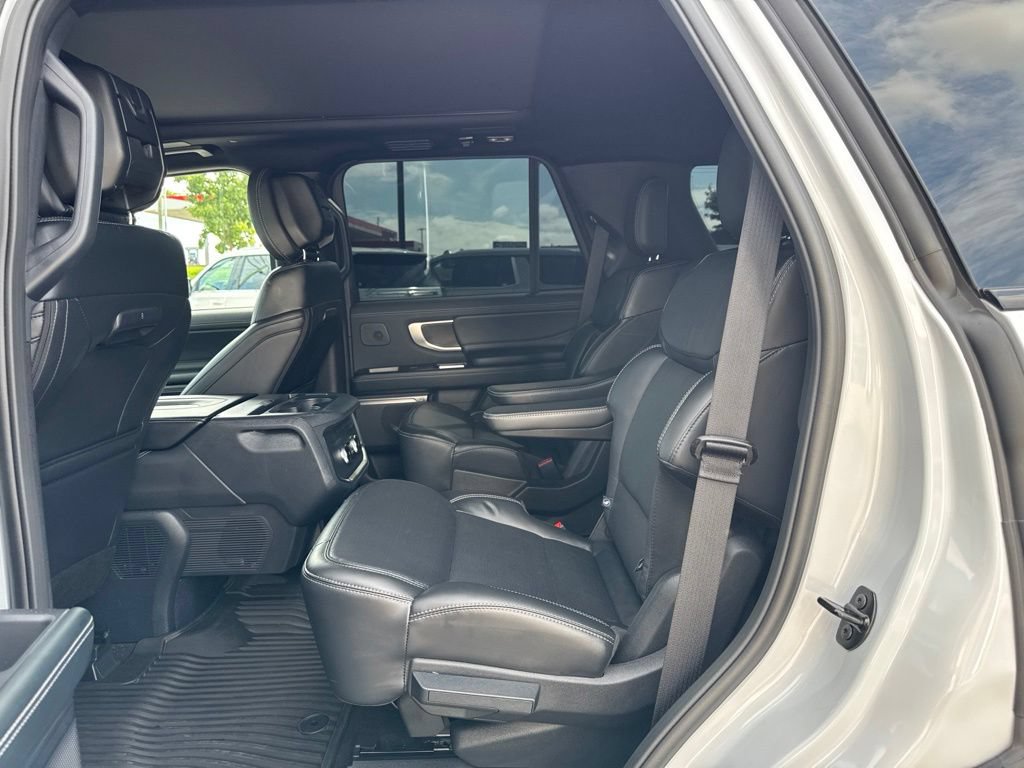 Used 2026 Ford Expedition Platinum w/ Stealth Performance Package AWD/4WD image 25