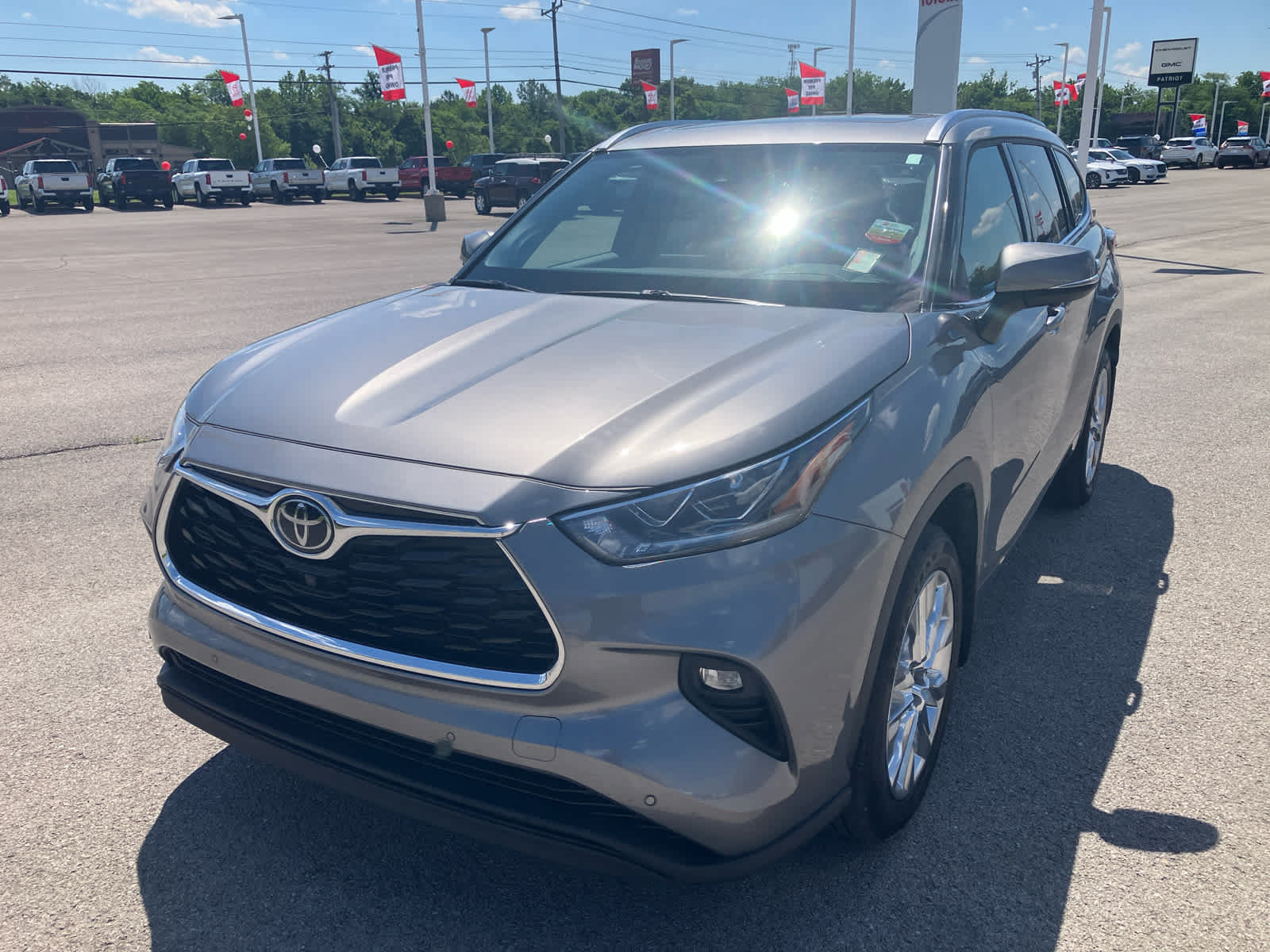 Certified 2025 Toyota Highlander Limited AWD/4WD image 4