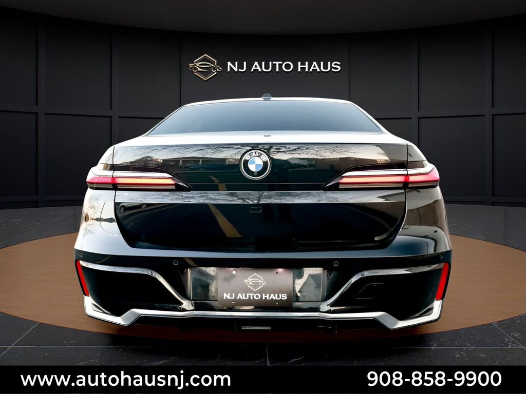 Used 2023 BMW 740i w/ Parking Assistance Package image 10