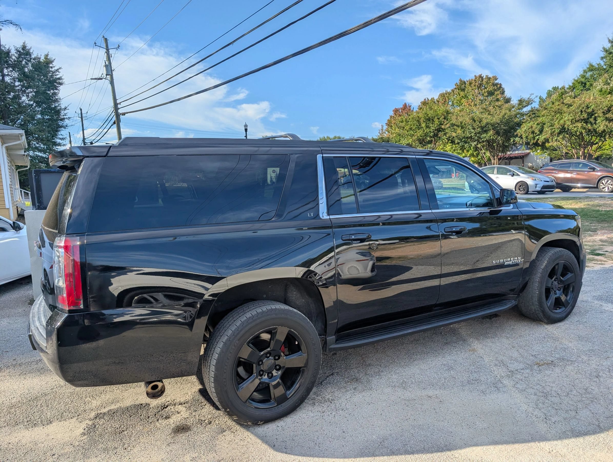 Used 2017 Chevrolet Suburban LT w/ Luxury Package RWD image 4
