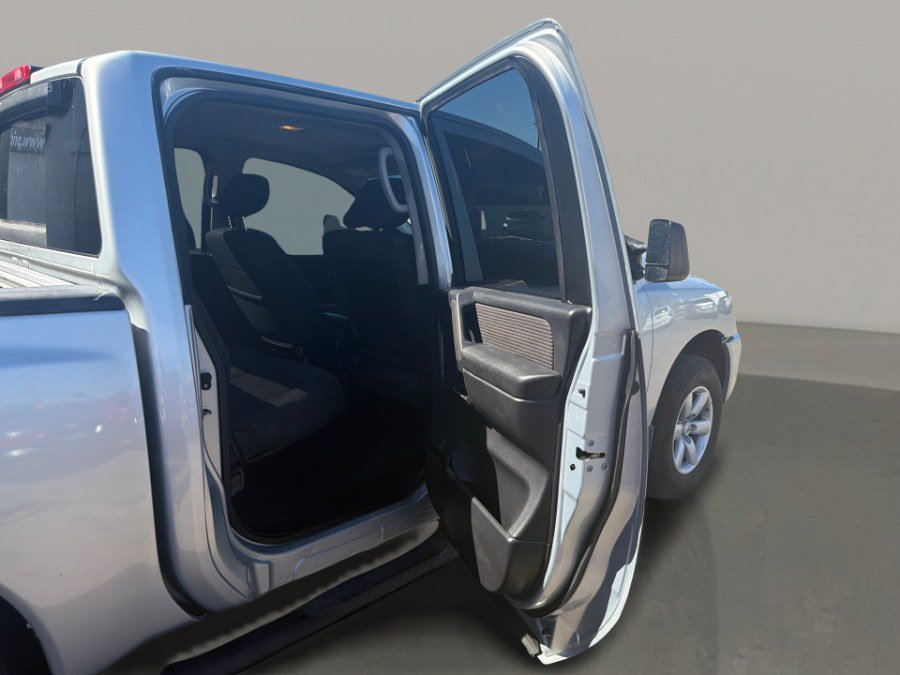 Used 2011 Nissan Titan SV w/ SV Premium Utility Pkg RWD image 16