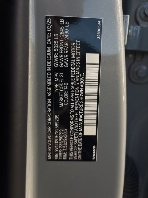 Used 2025 Volvo XC40 B5 Plus image 27