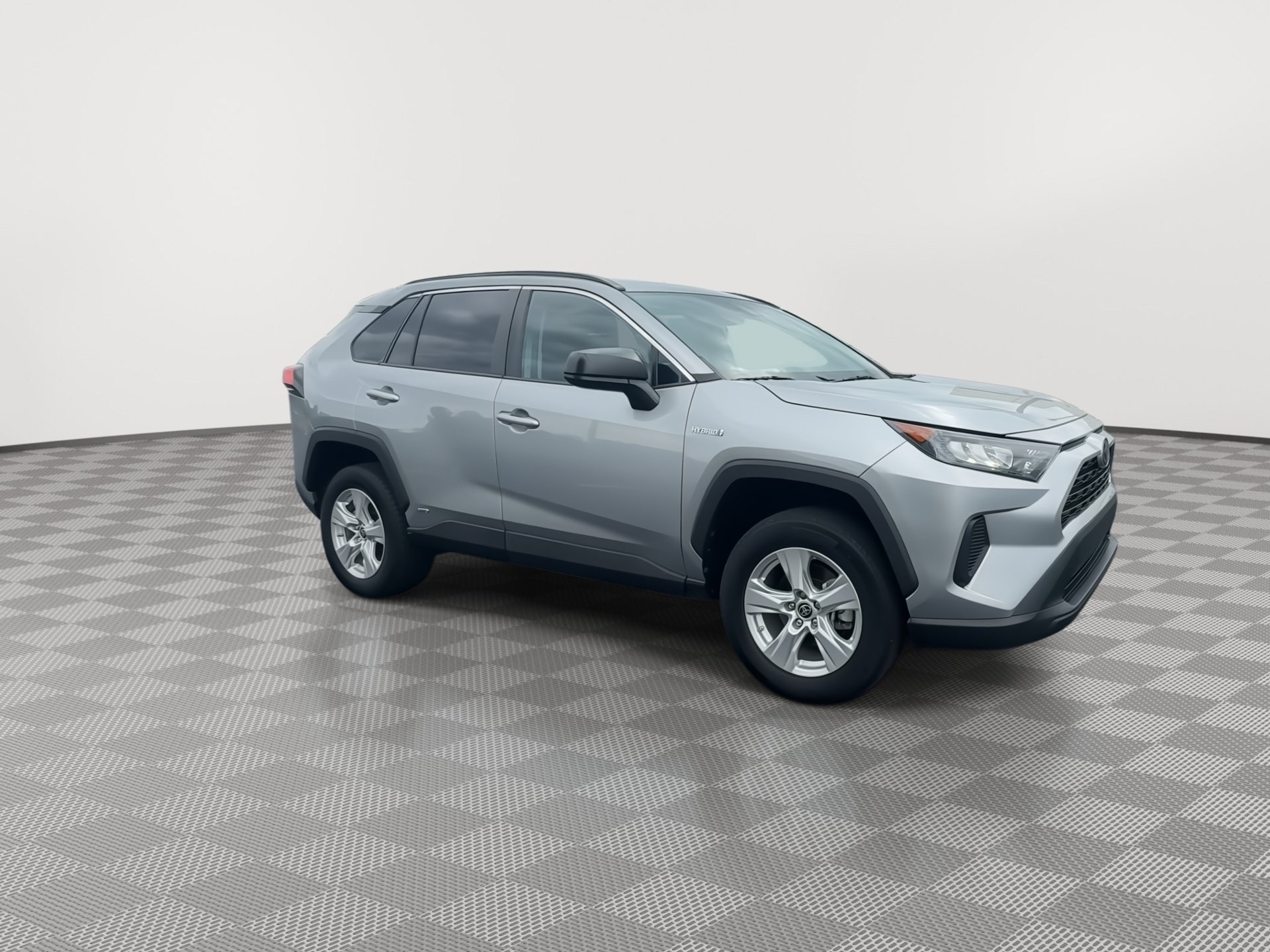 Used 2021 Toyota RAV4 LE AWD/4WD image 2