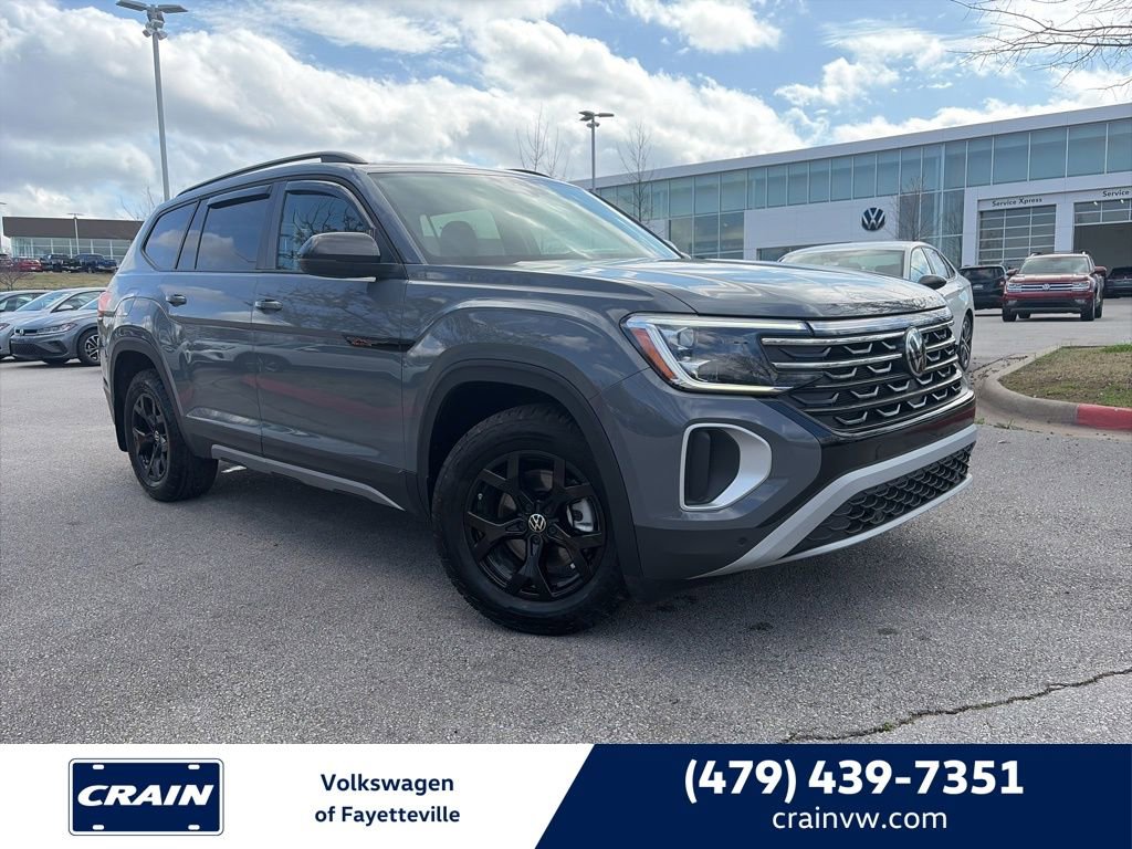 Used 2025 Volkswagen Atlas Peak Edition SE AWD/4WD image 1