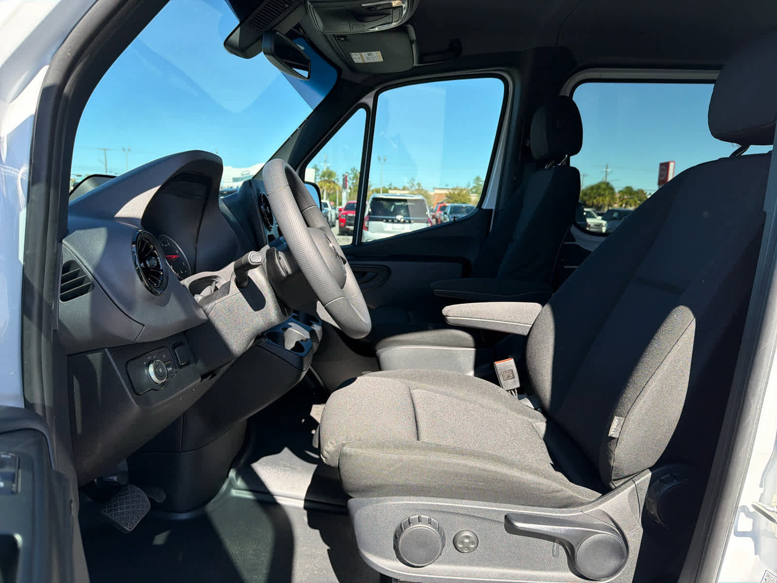 Used 2025 Mercedes-Benz Sprinter 2500 image 10