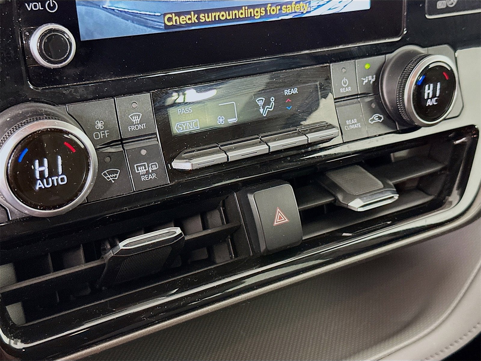 Certified 2023 Toyota Highlander L image 15