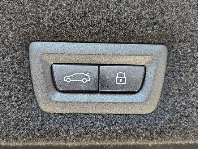 New 2026 BMW 750e xDrive image 13