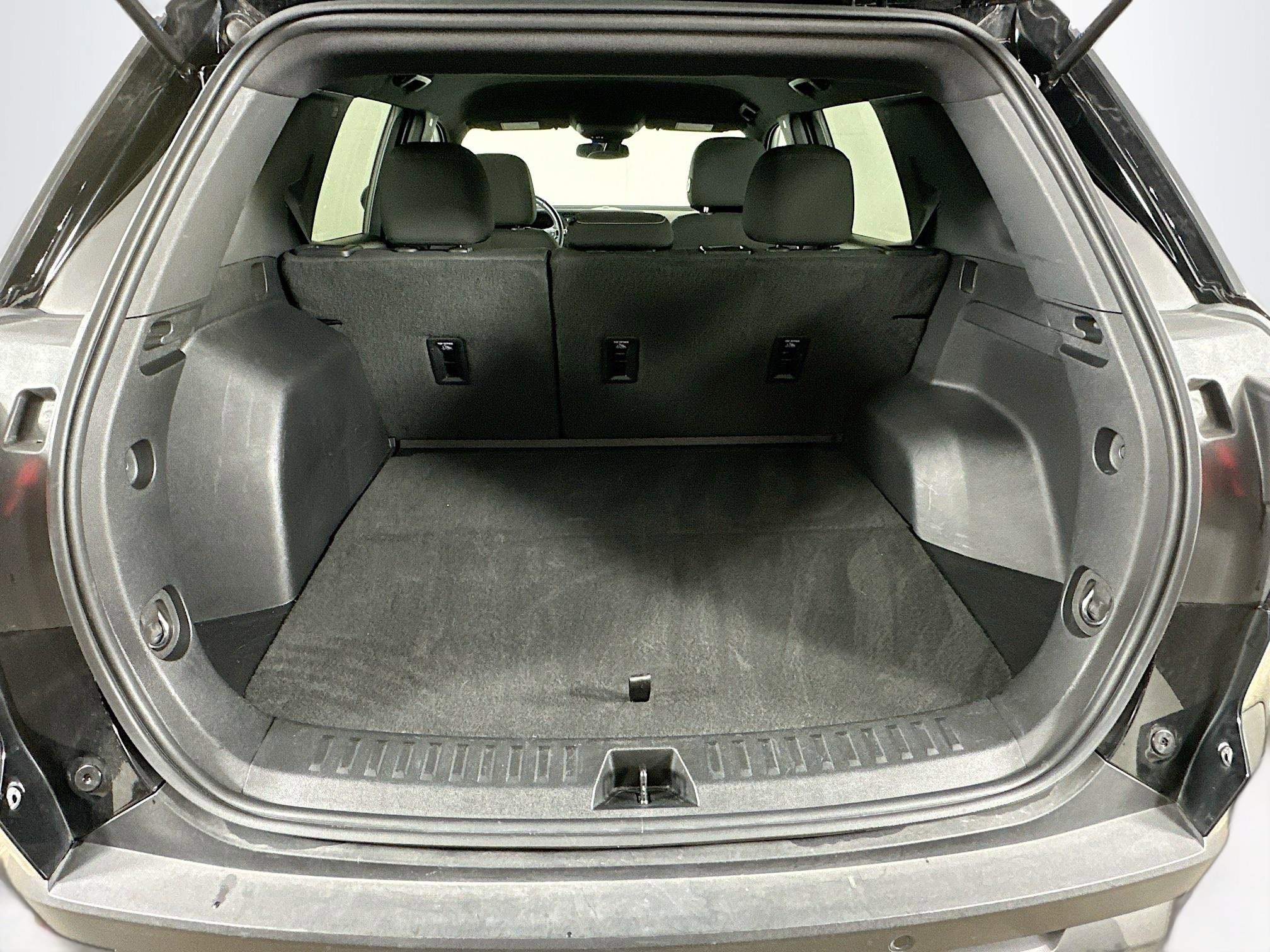 Used 2025 GMC Terrain Elevation image 28