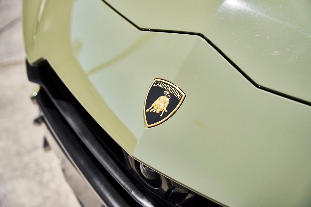Used 2023 Lamborghini Urus Performante AWD/4WD image 7