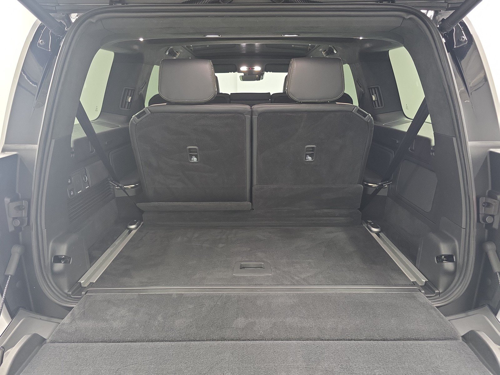 Used 2024 Rivian R1S Adventure AWD/4WD image 15