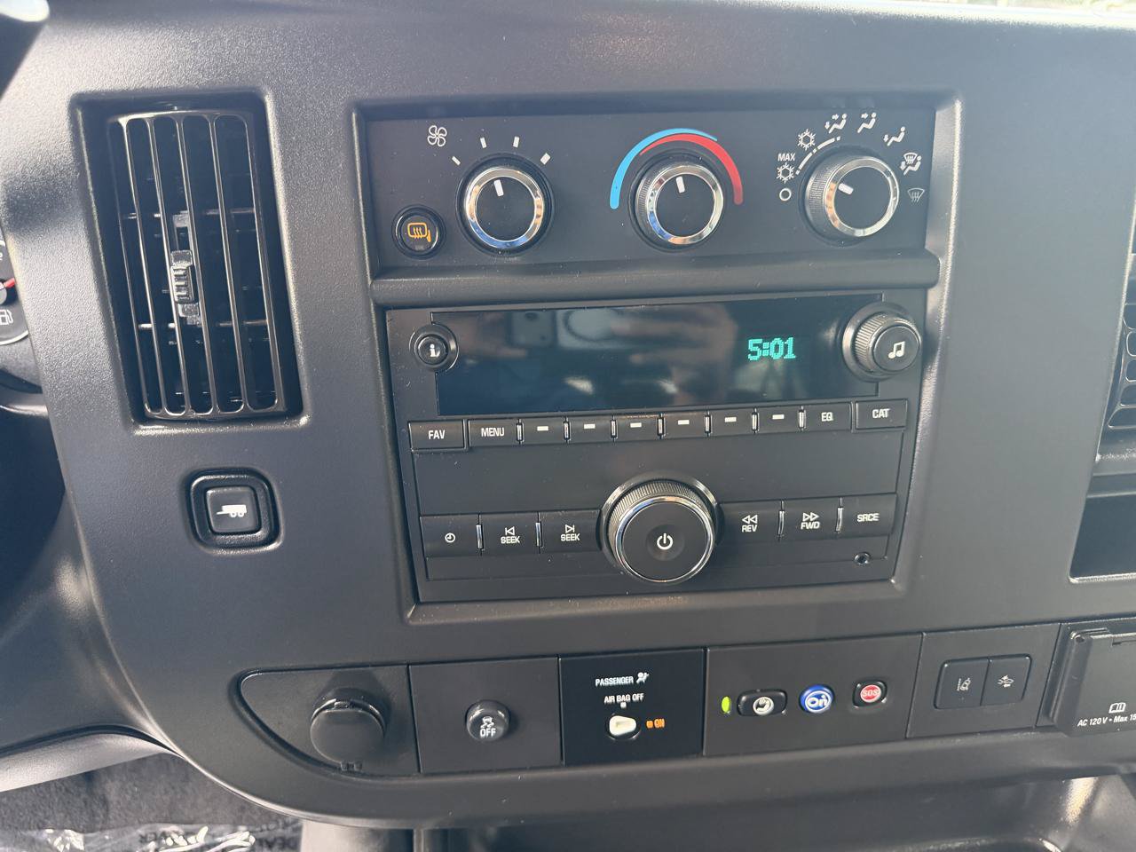 Used 2025 Chevrolet Express 3500 LT w/ LT Preferred Equipment Group RWD image 16