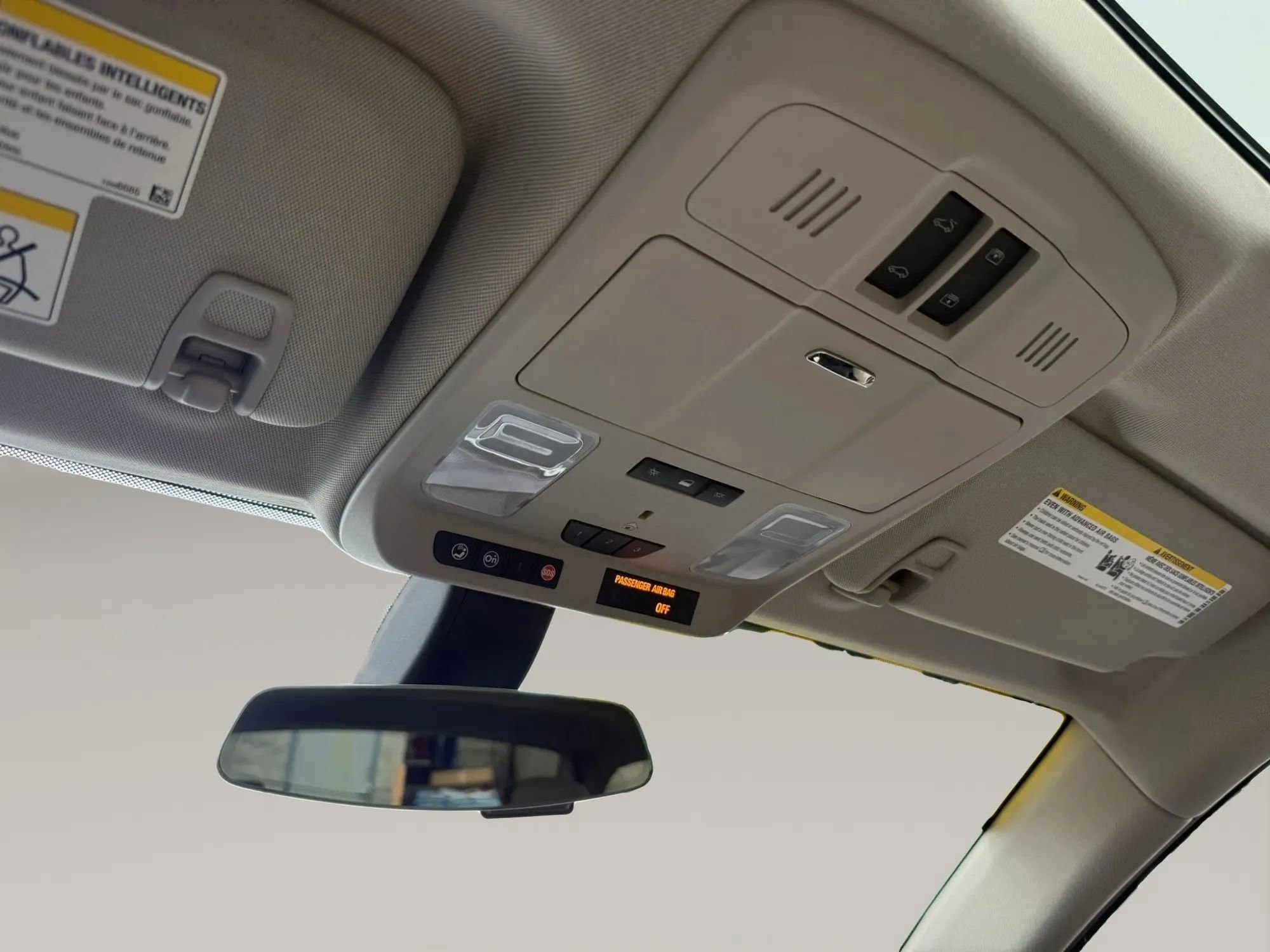 Used 2019 Buick Envision Essence FWD image 25