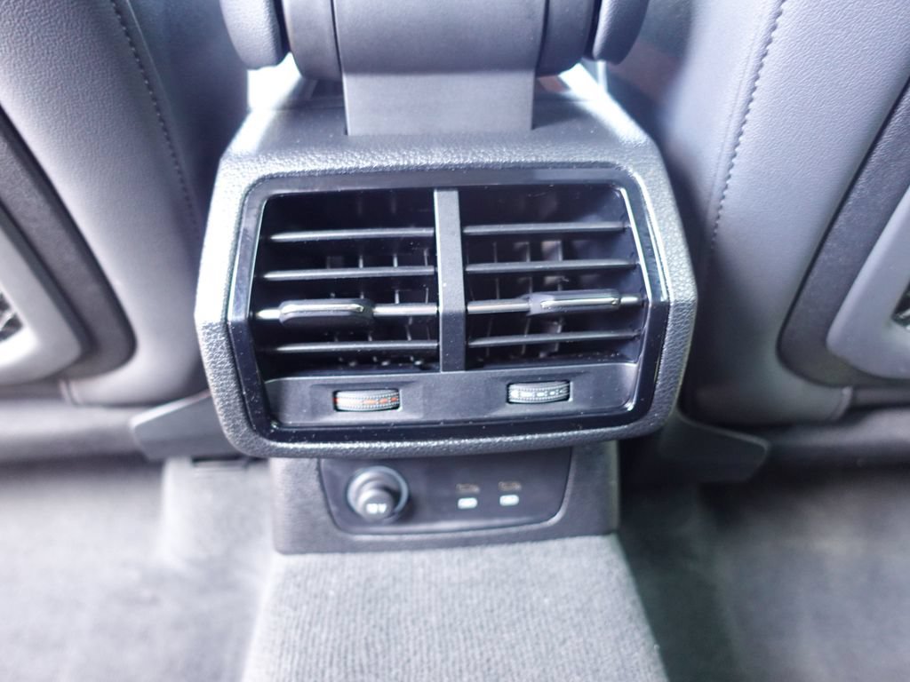 Used 2025 Audi Q3 2.0T Premium Plus w/ Premium Plus Package AWD/4WD image 24
